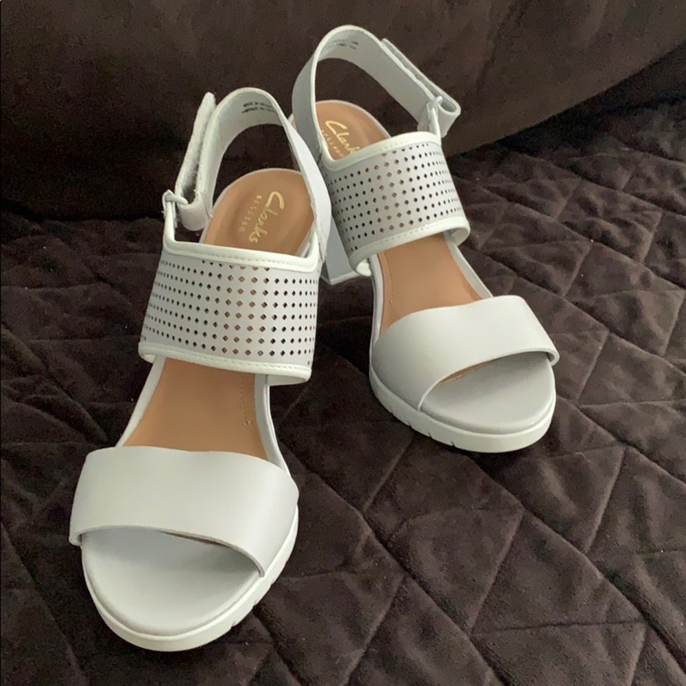 Clarks 9.5 Pastina Mallory (Light Gray)